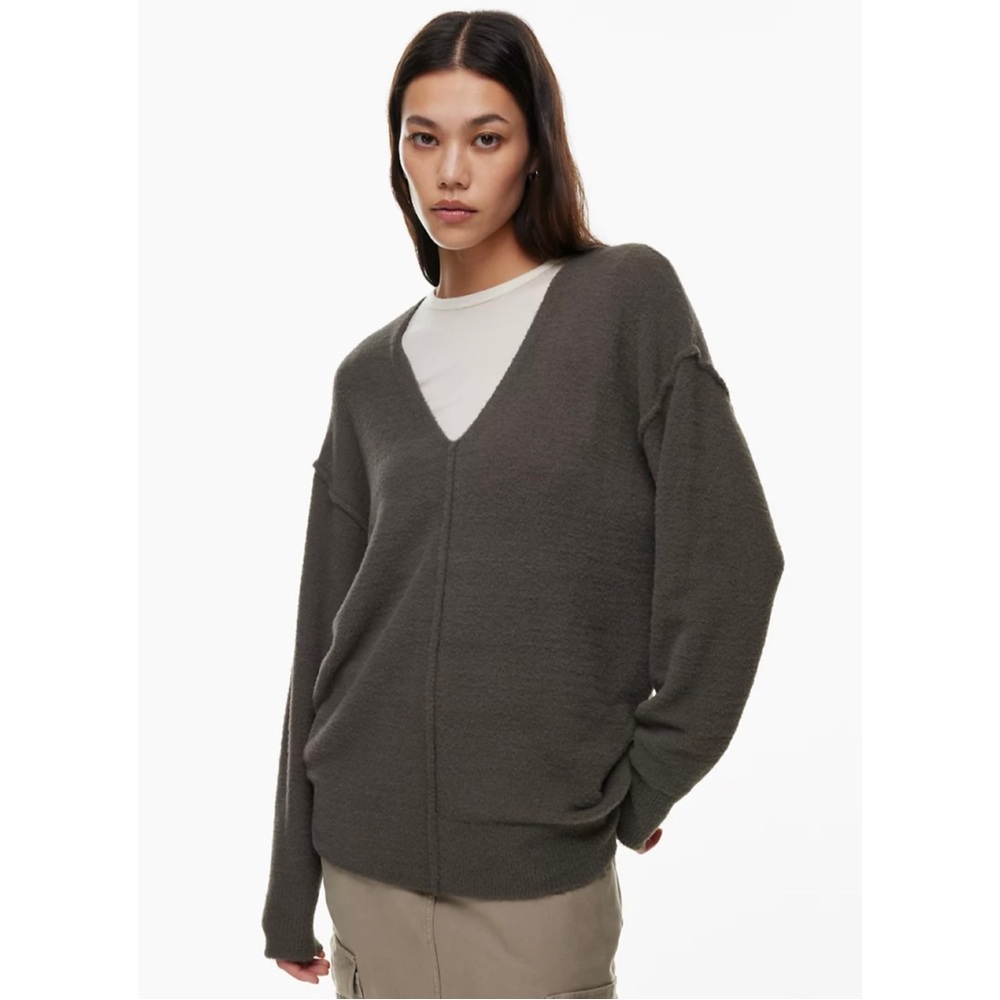 WILFRED Aritzia Hush Knit grey v neck sweater Cozy Nylon